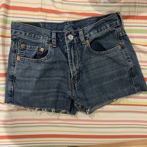 Levi’s Cut-Off denim shorts